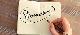 geschriebenes Wort Stipendium © © Colourbox Stipendium für Kursteilnehmer*innen