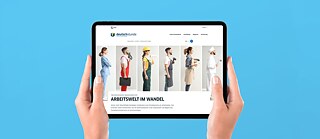 Mockup mit Tablet und aufgerufener Deutschstunde-Seite