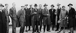 Group photo of Bauhaus masters in Dessau (1926): f. l. t. r: Josef Albers, Hinnerk Scheper, Georg Muche, László Moholy-Nagy, Herbert Bayer, Joost Schmidt, Walter Gropius, Marcel Breuer, Wassily Kandinsky, Paul Klee, Lyonel Feininger, Gunta Stölzl und Oskar Schlemmer.